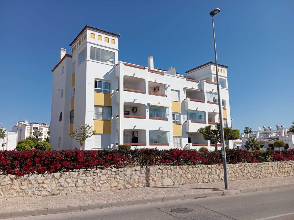 2 Bedroom 2 Bathroom Apartment - Middle Floor Apartment in Orihuela