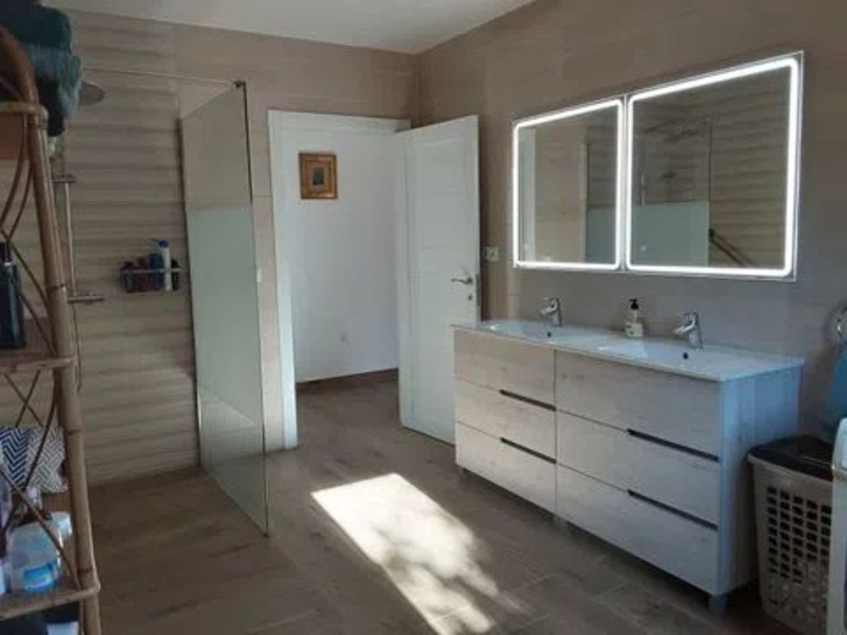 For sale - 6 Bedroom 3 Bathroom House - Detached Villa in San Miguel de Salinas - San Miguel de Salinas Centro  - Alicante