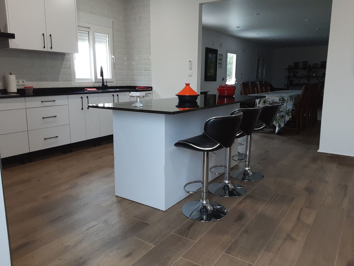 For sale - 6 Bedroom 3 Bathroom House - Detached Villa in San Miguel de Salinas - San Miguel de Salinas Centro  - Alicante