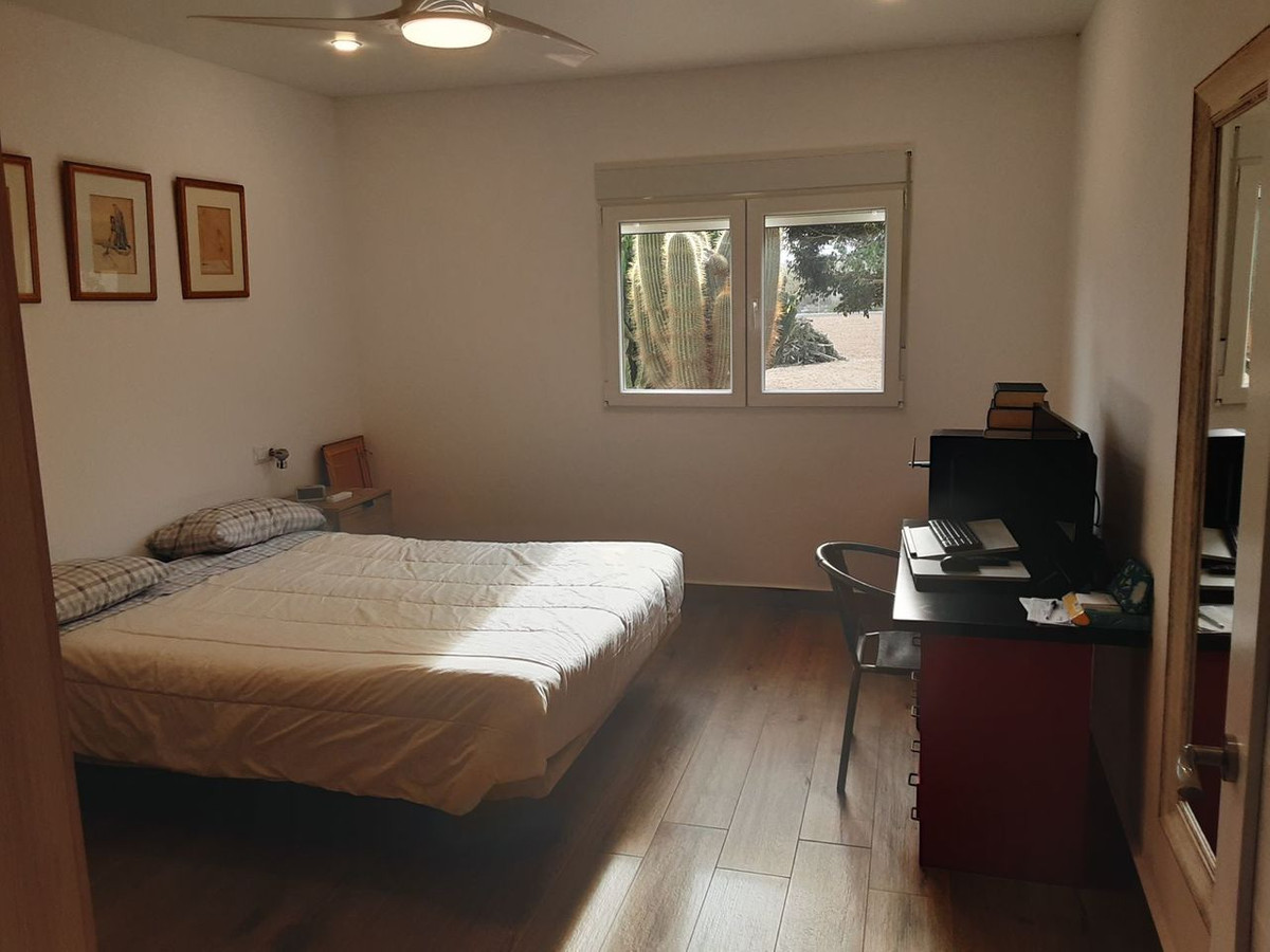 For sale - 6 Bedroom 3 Bathroom House - Detached Villa in San Miguel de Salinas - San Miguel de Salinas Centro  - Alicante