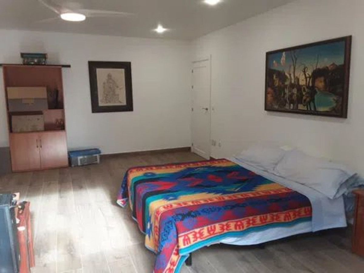 For sale - 6 Bedroom 3 Bathroom House - Detached Villa in San Miguel de Salinas - San Miguel de Salinas Centro  - Alicante