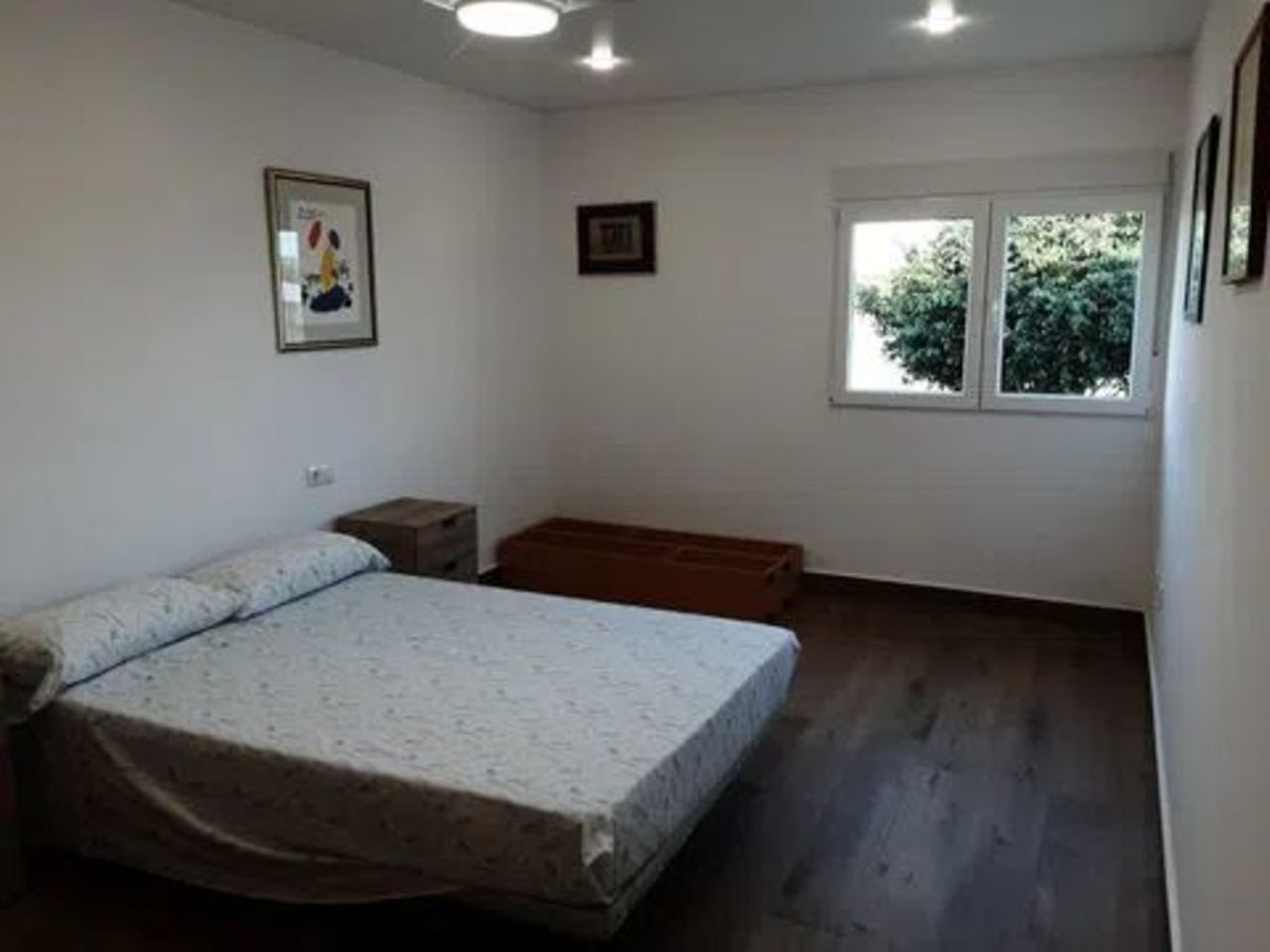 For sale - 6 Bedroom 3 Bathroom House - Detached Villa in San Miguel de Salinas - San Miguel de Salinas Centro  - Alicante