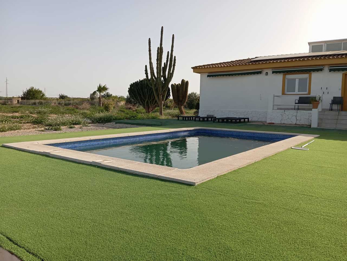 For sale - 6 Bedroom 3 Bathroom House - Detached Villa in San Miguel de Salinas - San Miguel de Salinas Centro  - Alicante