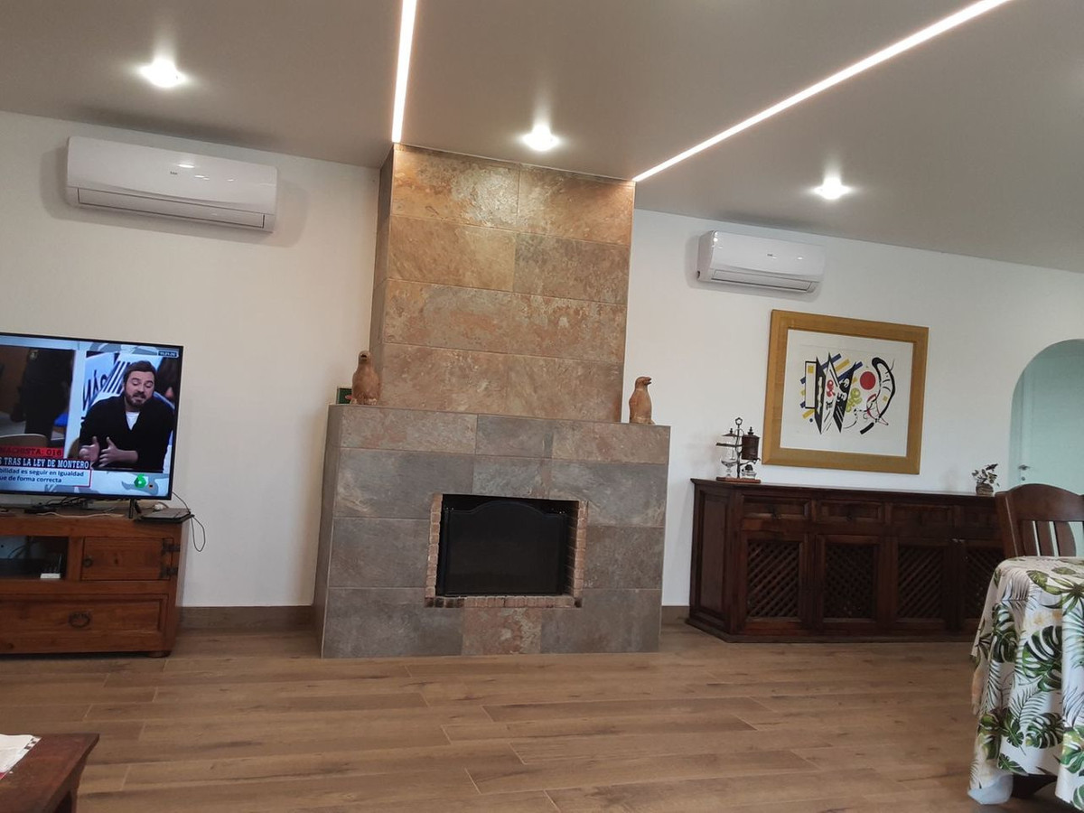 For sale - 6 Bedroom 3 Bathroom House - Detached Villa in San Miguel de Salinas - San Miguel de Salinas Centro  - Alicante