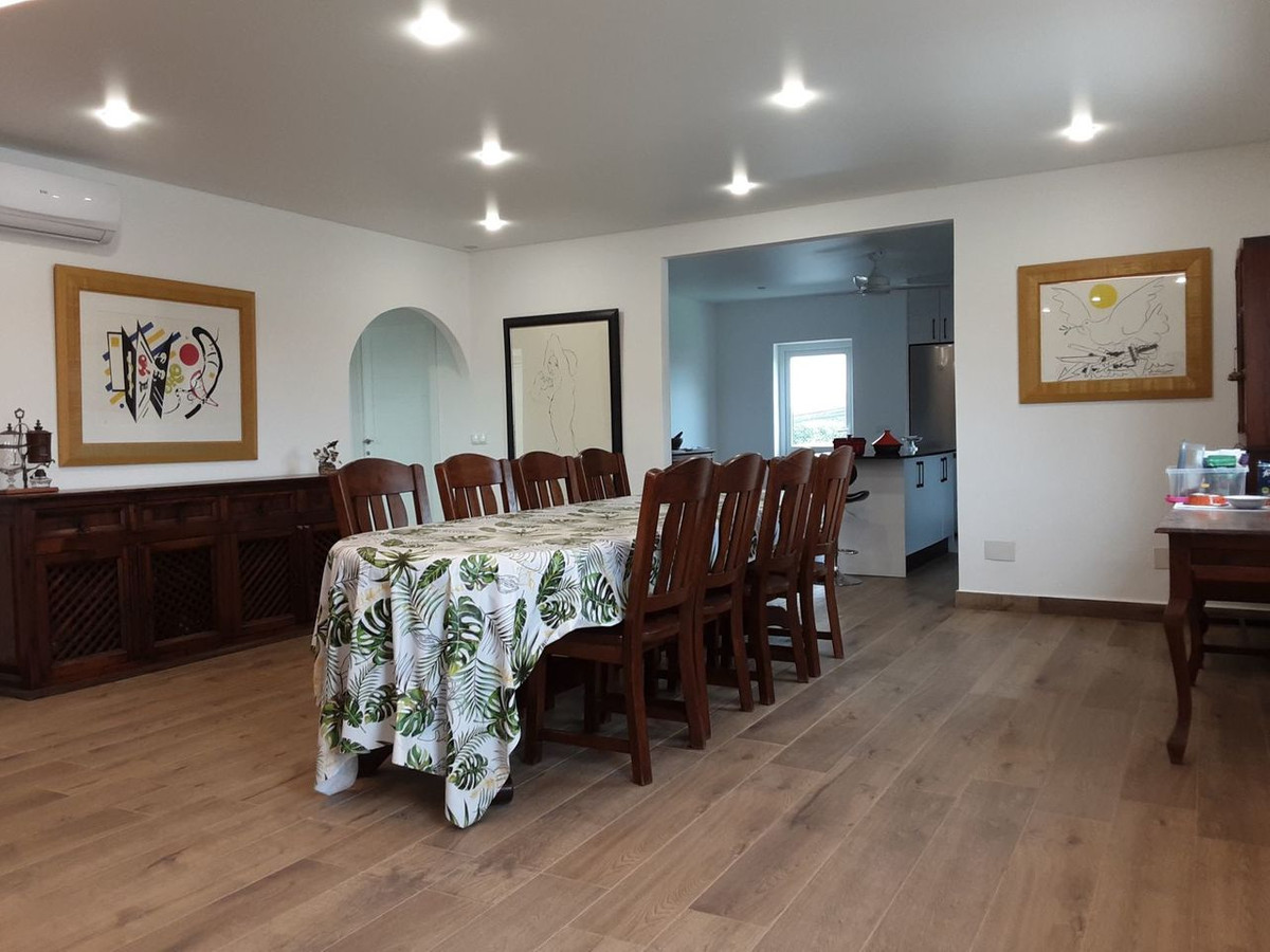 For sale - 6 Bedroom 3 Bathroom House - Detached Villa in San Miguel de Salinas - San Miguel de Salinas Centro  - Alicante