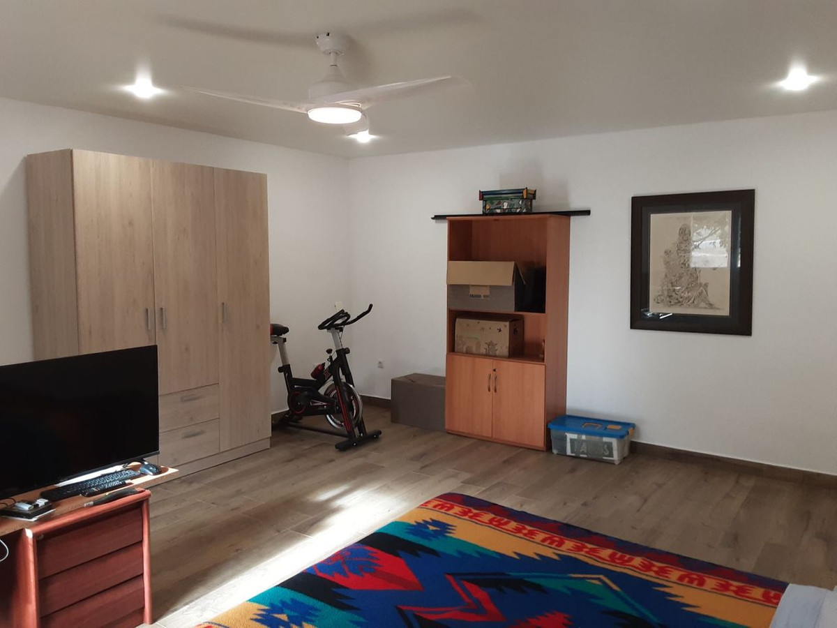 For sale - 6 Bedroom 3 Bathroom House - Detached Villa in San Miguel de Salinas - San Miguel de Salinas Centro  - Alicante