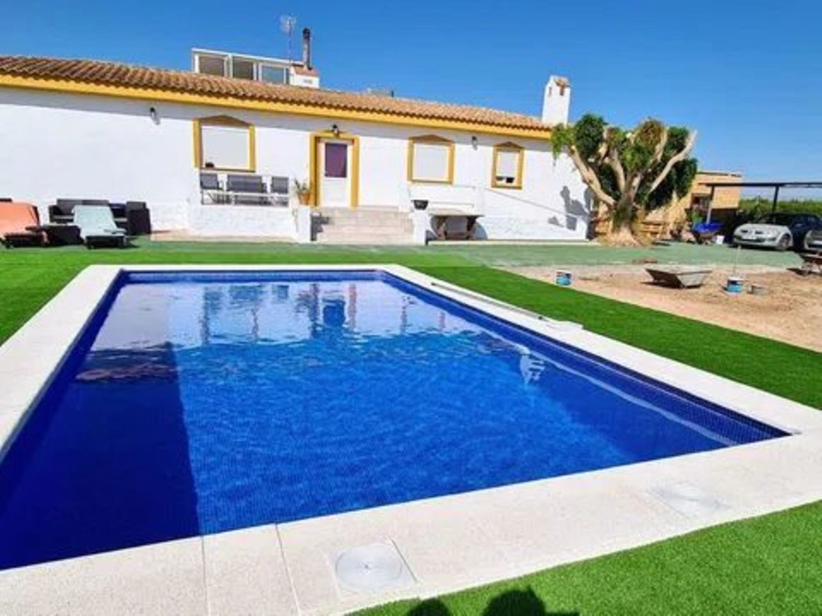 For sale - 6 Bedroom 3 Bathroom House - Detached Villa in San Miguel de Salinas - San Miguel de Salinas Centro  - Alicante