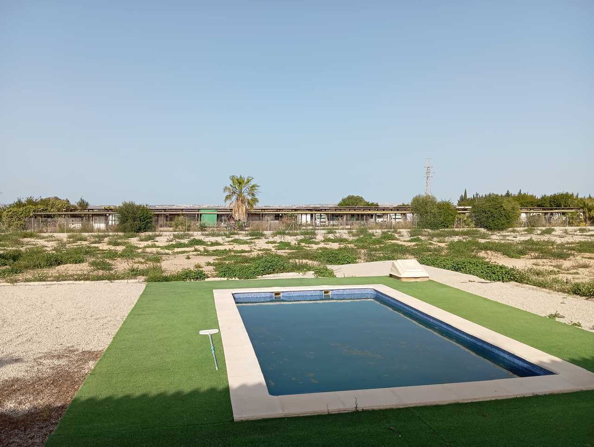 For sale - 6 Bedroom 3 Bathroom House - Detached Villa in San Miguel de Salinas - San Miguel de Salinas Centro  - Alicante