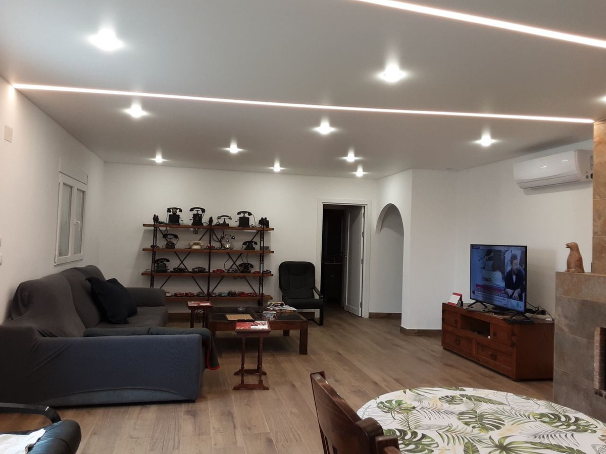 For sale - 6 Bedroom 3 Bathroom House - Detached Villa in San Miguel de Salinas - San Miguel de Salinas Centro  - Alicante