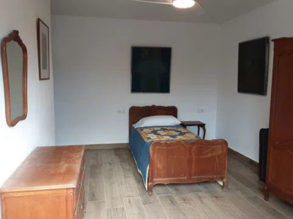 For sale - 6 Bedroom 3 Bathroom House - Detached Villa in San Miguel de Salinas - San Miguel de Salinas Centro  - Alicante