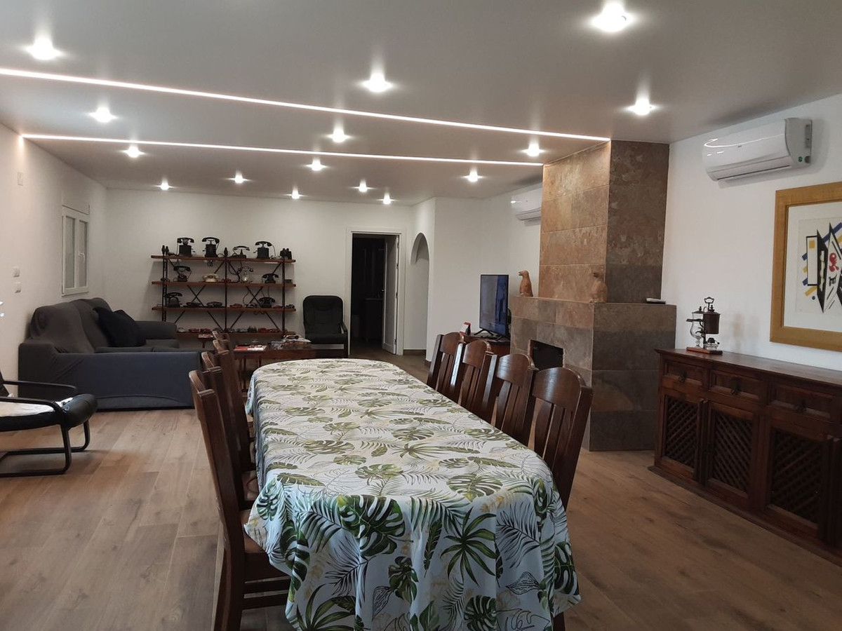 For sale - 6 Bedroom 3 Bathroom House - Detached Villa in San Miguel de Salinas - San Miguel de Salinas Centro  - Alicante