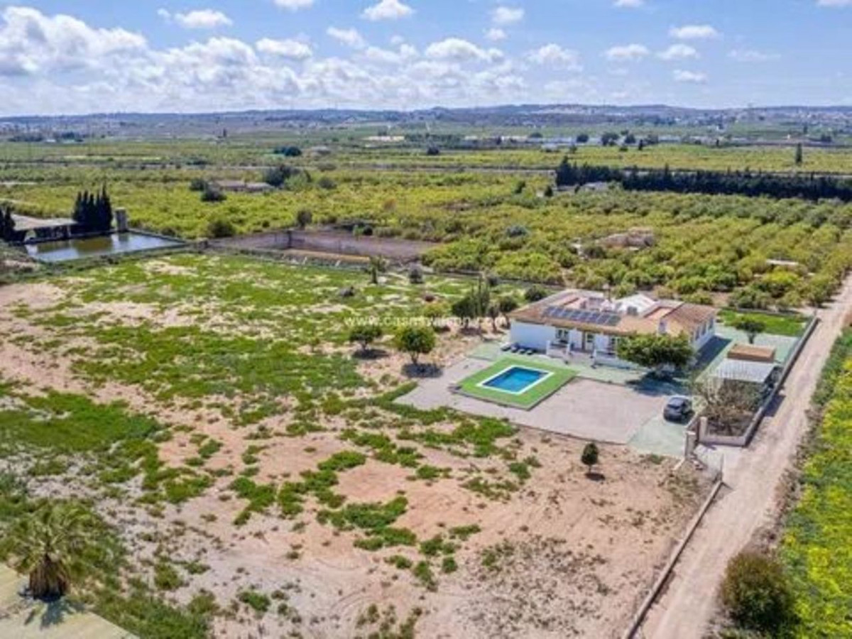 For sale - 6 Bedroom 3 Bathroom House - Detached Villa in San Miguel de Salinas - San Miguel de Salinas Centro  - Alicante