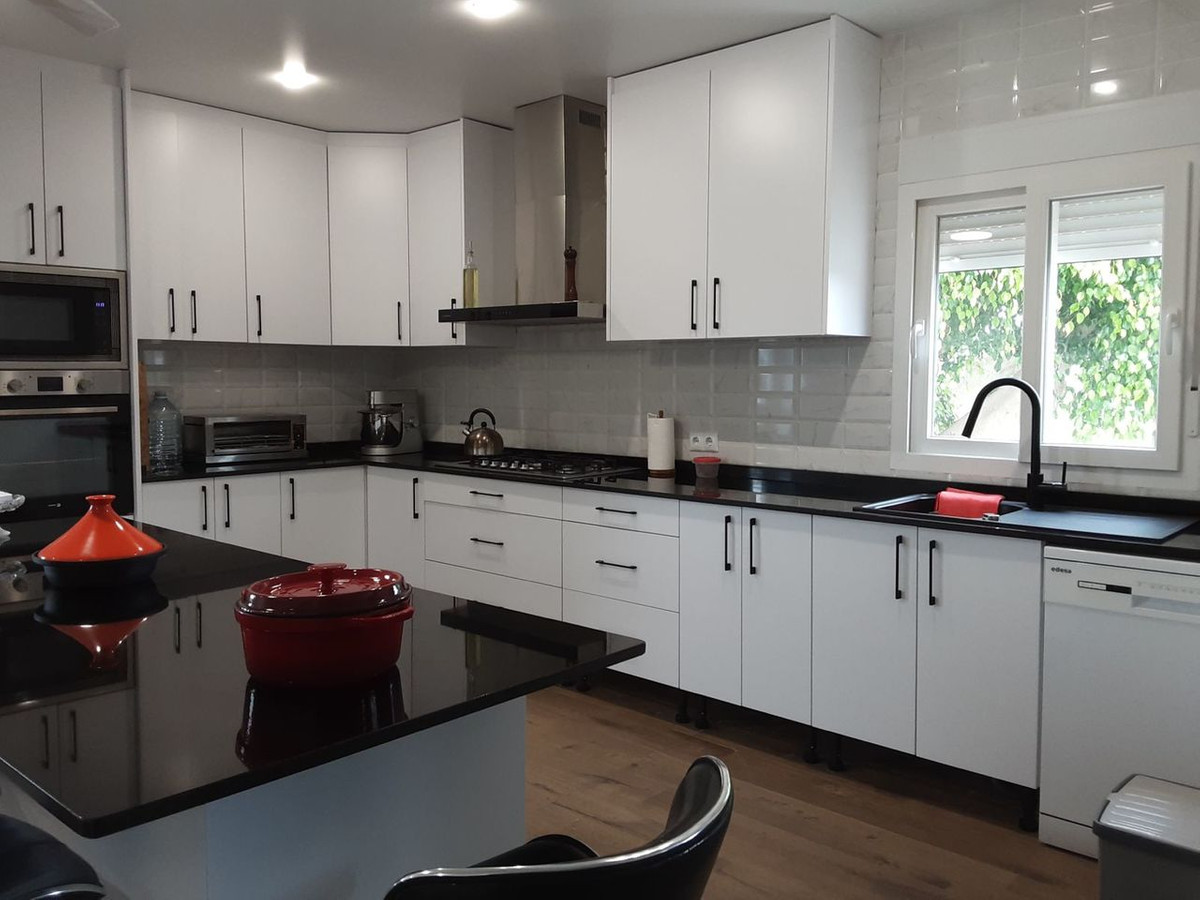 For sale - 6 Bedroom 3 Bathroom House - Detached Villa in San Miguel de Salinas - San Miguel de Salinas Centro  - Alicante