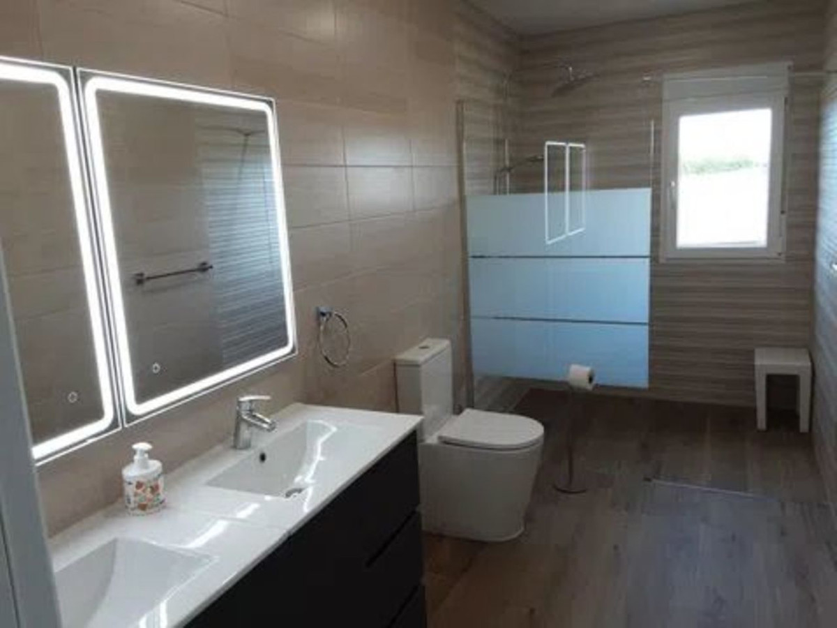 For sale - 6 Bedroom 3 Bathroom House - Detached Villa in San Miguel de Salinas - San Miguel de Salinas Centro  - Alicante