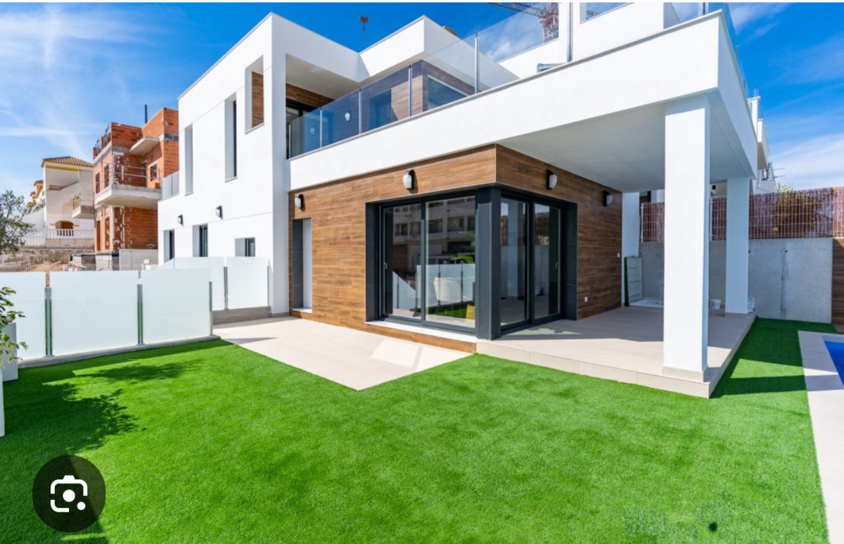 For sale - 3 Bedroom 3 Bathroom House - Detached Villa in Los Montesinos - Los Montesinos Centro  - Alicante