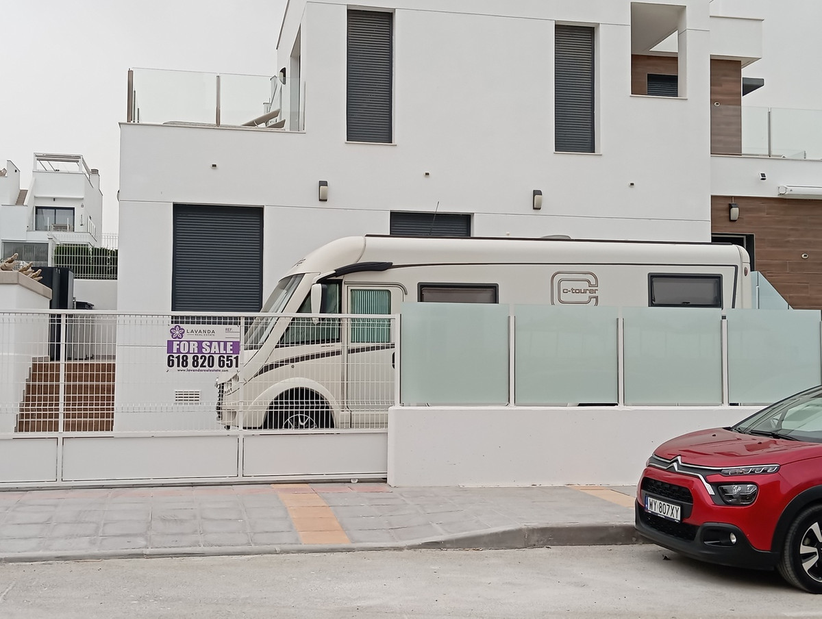 For sale - 3 Bedroom 3 Bathroom House - Detached Villa in Los Montesinos - Los Montesinos Centro  - Alicante