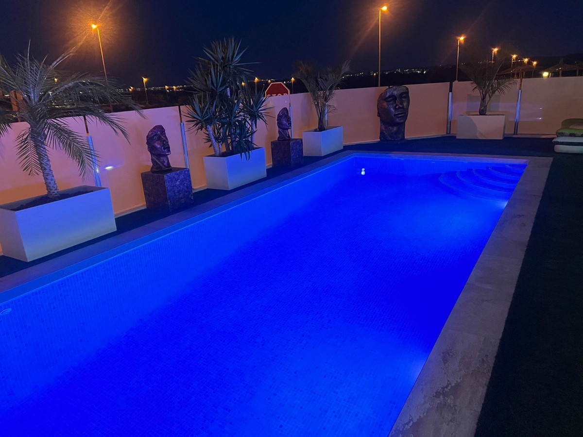 For sale - 3 Bedroom 3 Bathroom House - Detached Villa in Los Montesinos - Los Montesinos Centro  - Alicante