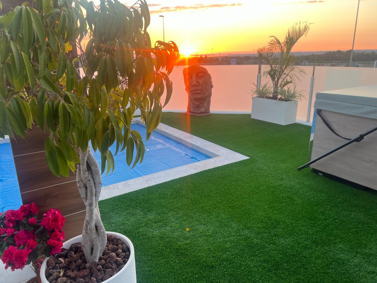 For sale - 3 Bedroom 3 Bathroom House - Detached Villa in Los Montesinos - Los Montesinos Centro  - Alicante