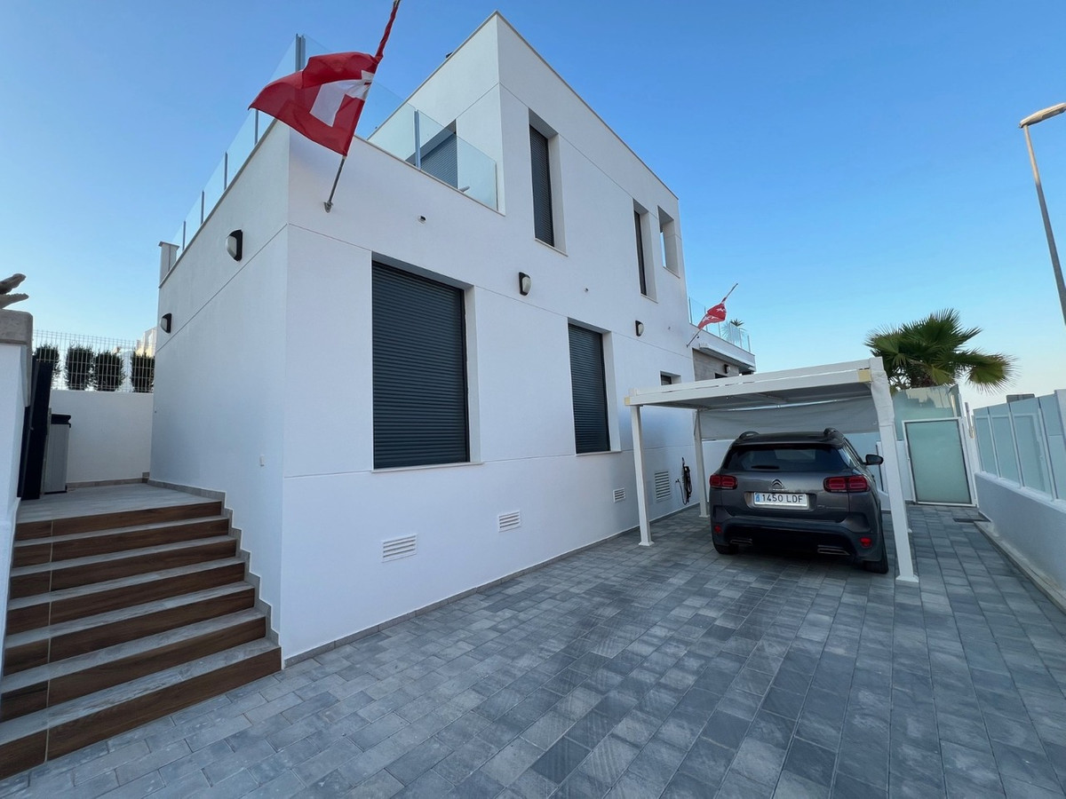 For sale - 3 Bedroom 3 Bathroom House - Detached Villa in Los Montesinos - Los Montesinos Centro  - Alicante