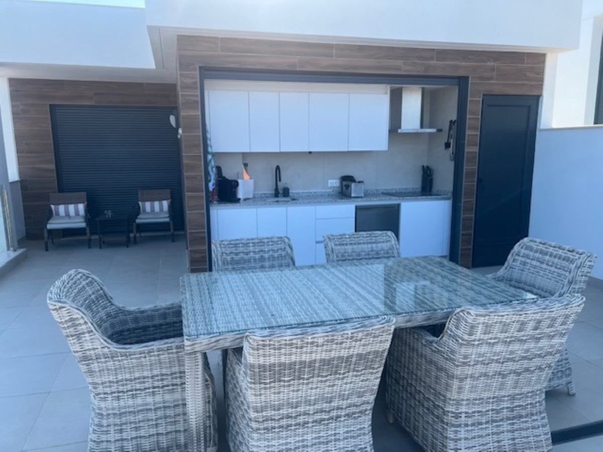 For sale - 3 Bedroom 3 Bathroom House - Detached Villa in Los Montesinos - Los Montesinos Centro  - Alicante