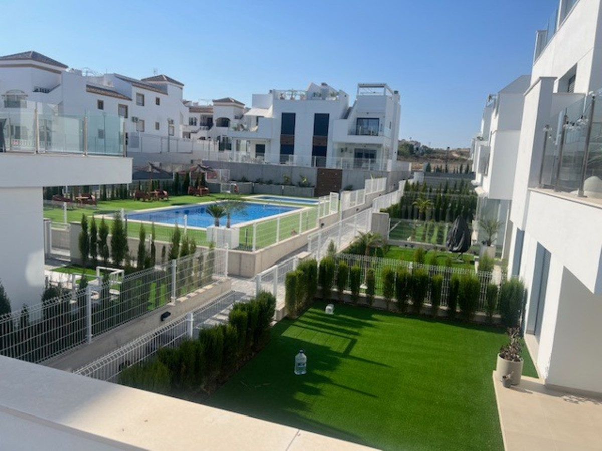 For sale - 3 Bedroom 3 Bathroom House - Detached Villa in Los Montesinos - Los Montesinos Centro  - Alicante