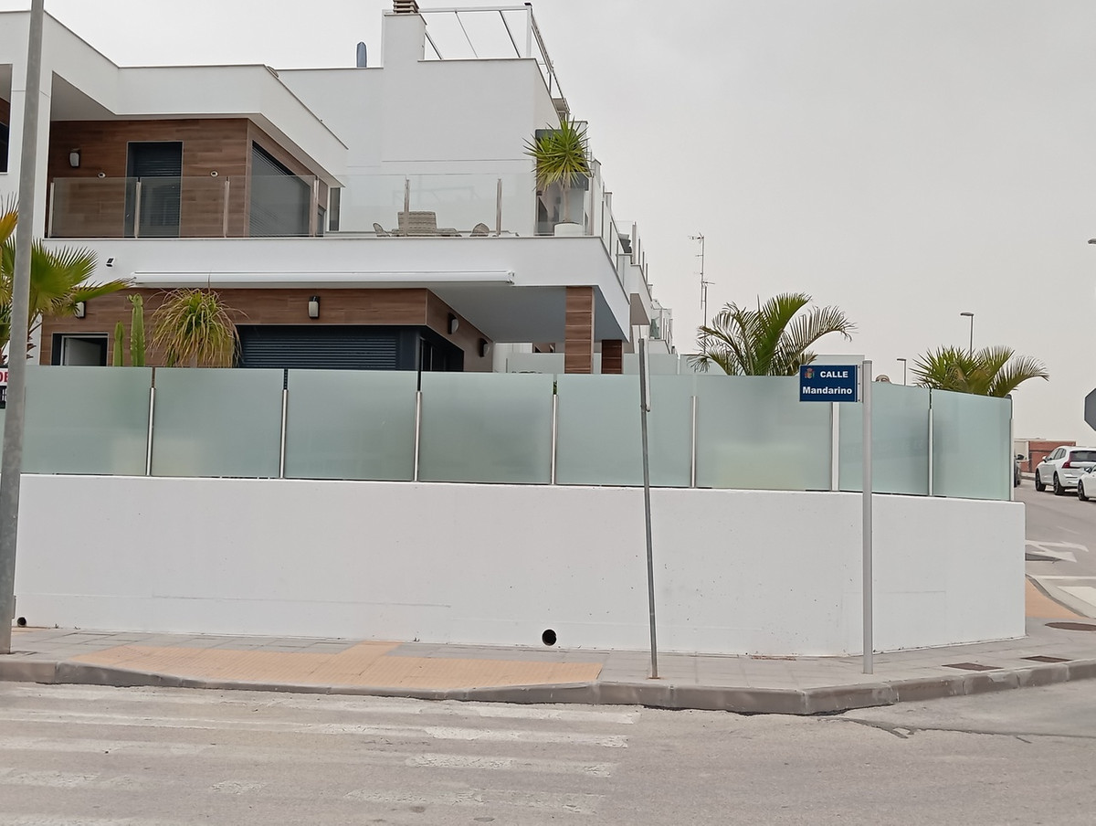 For sale - 3 Bedroom 3 Bathroom House - Detached Villa in Los Montesinos - Los Montesinos Centro  - Alicante