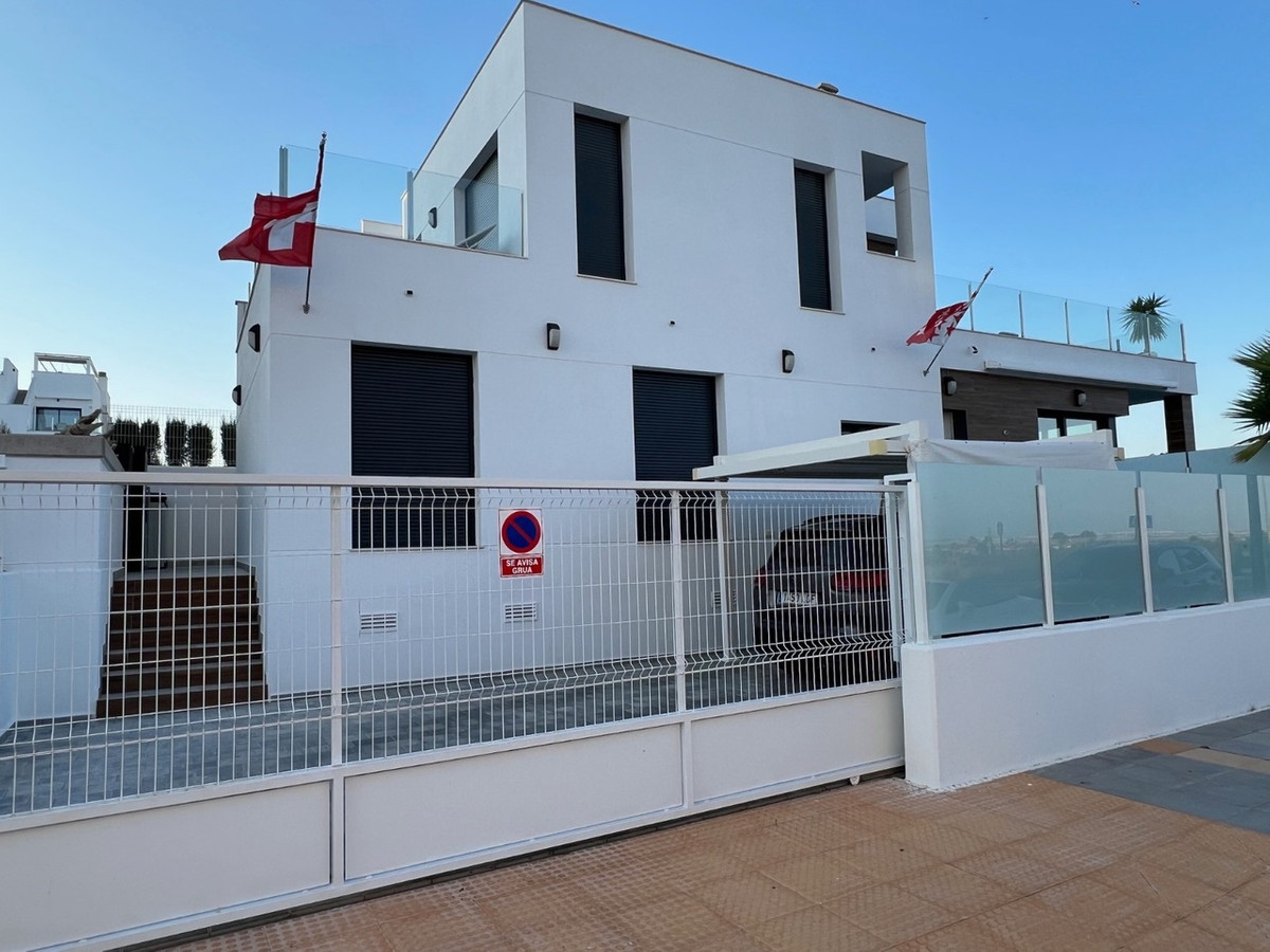 For sale - 3 Bedroom 3 Bathroom House - Detached Villa in Los Montesinos - Los Montesinos Centro  - Alicante