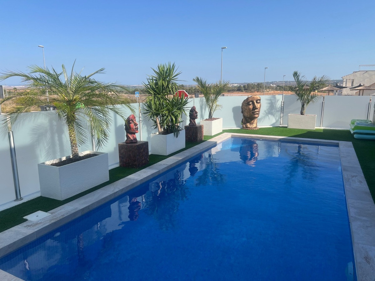 For sale - 3 Bedroom 3 Bathroom House - Detached Villa in Los Montesinos - Los Montesinos Centro  - Alicante