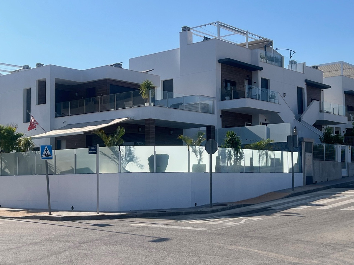 For sale - 3 Bedroom 3 Bathroom House - Detached Villa in Los Montesinos - Los Montesinos Centro  - Alicante