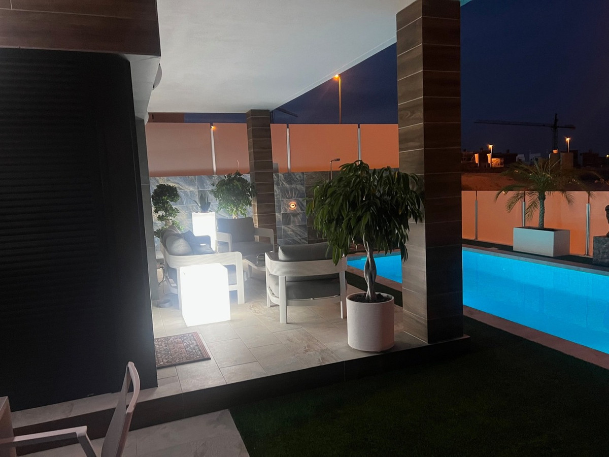 For sale - 3 Bedroom 3 Bathroom House - Detached Villa in Los Montesinos - Los Montesinos Centro  - Alicante