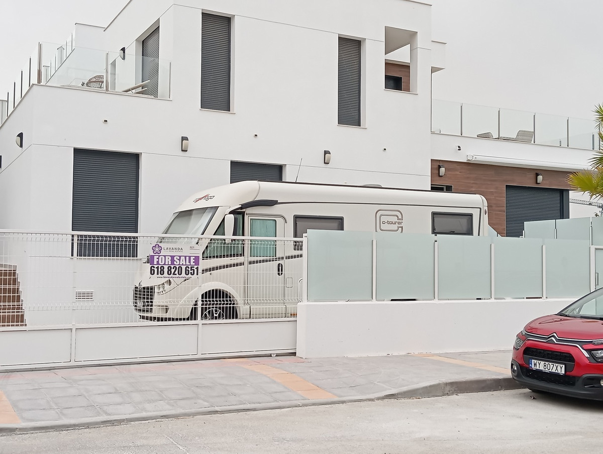 For sale - 3 Bedroom 3 Bathroom House - Detached Villa in Los Montesinos - Los Montesinos Centro  - Alicante