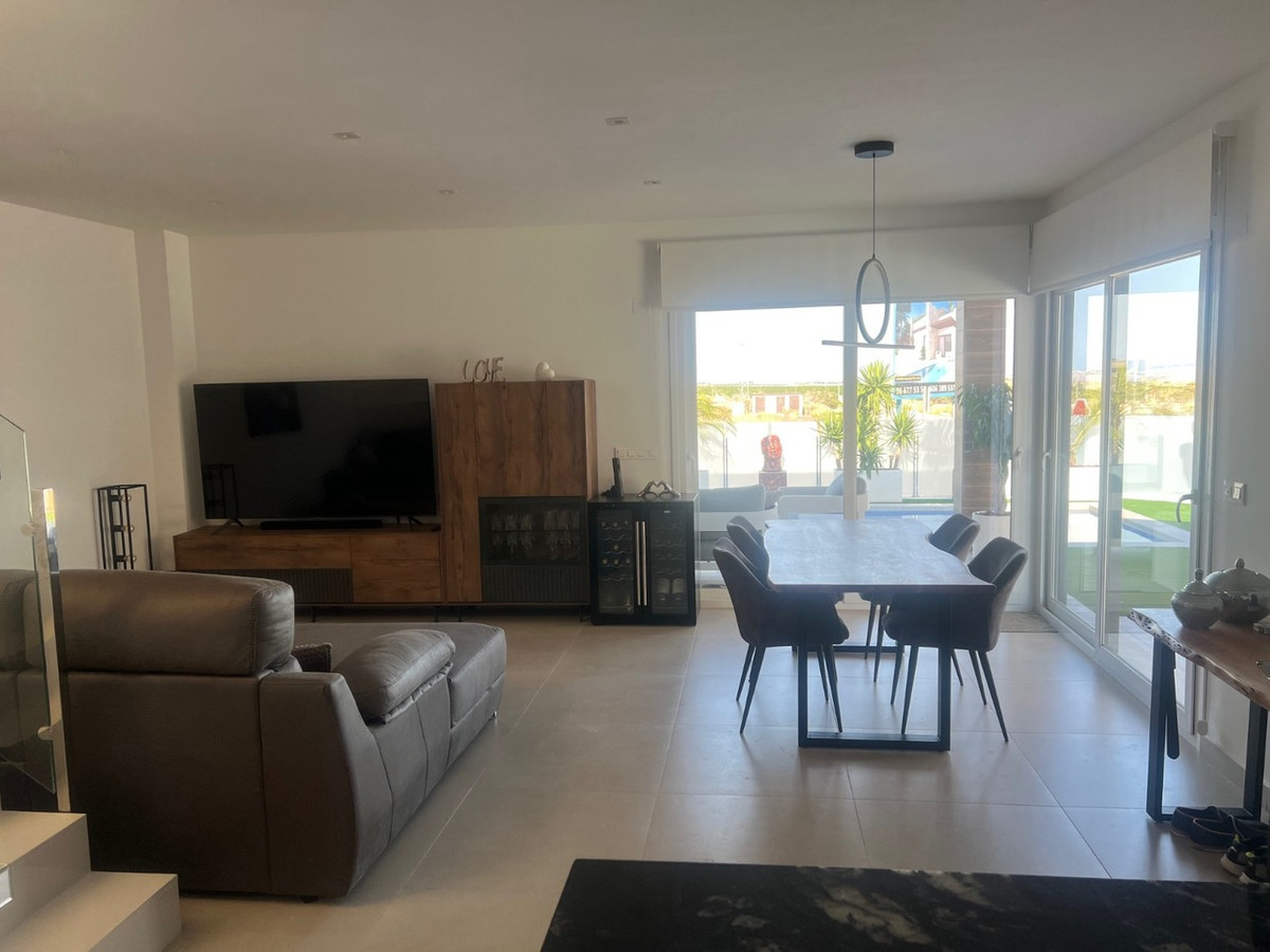 For sale - 3 Bedroom 3 Bathroom House - Detached Villa in Los Montesinos - Los Montesinos Centro  - Alicante