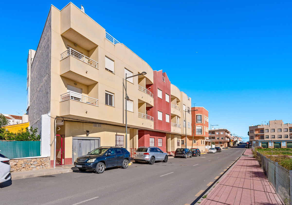 For sale - 2 Bedroom 1 Bathroom Apartment - Top Floor Apartment in Algorfa - Algorfa Centro  - Alicante