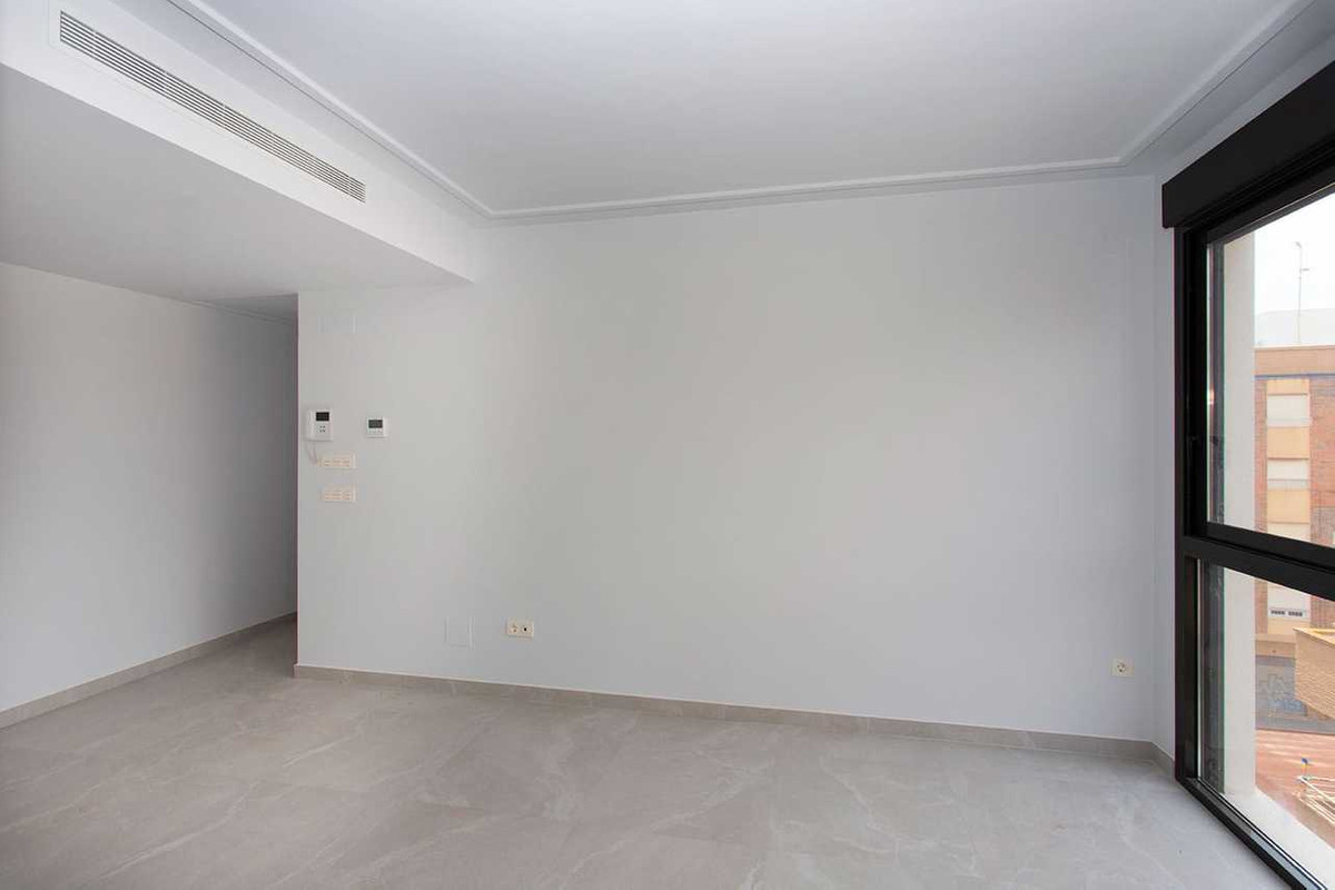For sale - 2 Bedroom 2 Bathroom Apartment - Middle Floor Apartment in Torrevieja - Torrevieja Centro  - Alicante