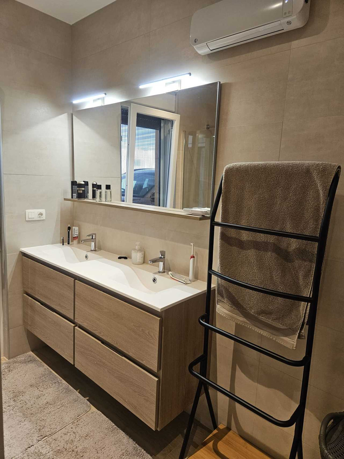 For sale - 4 Bedroom 2 Bathroom House - Detached Villa in Torrevieja - Torrevieja Centro  - Alicante