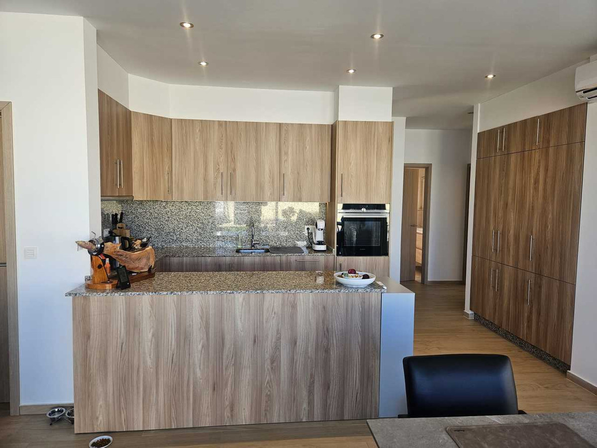 For sale - 4 Bedroom 2 Bathroom House - Detached Villa in Torrevieja - Torrevieja Centro  - Alicante