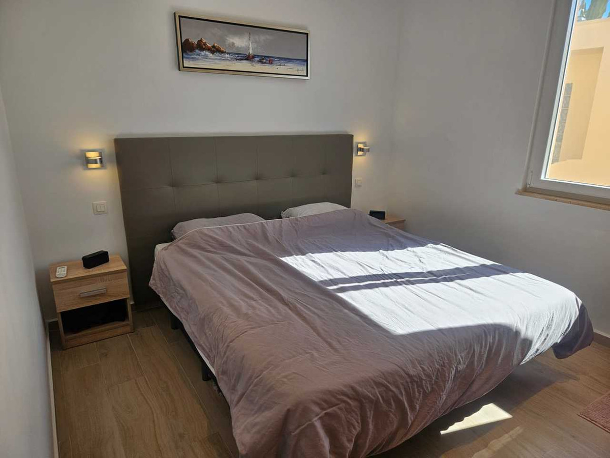 For sale - 4 Bedroom 2 Bathroom House - Detached Villa in Torrevieja - Torrevieja Centro  - Alicante