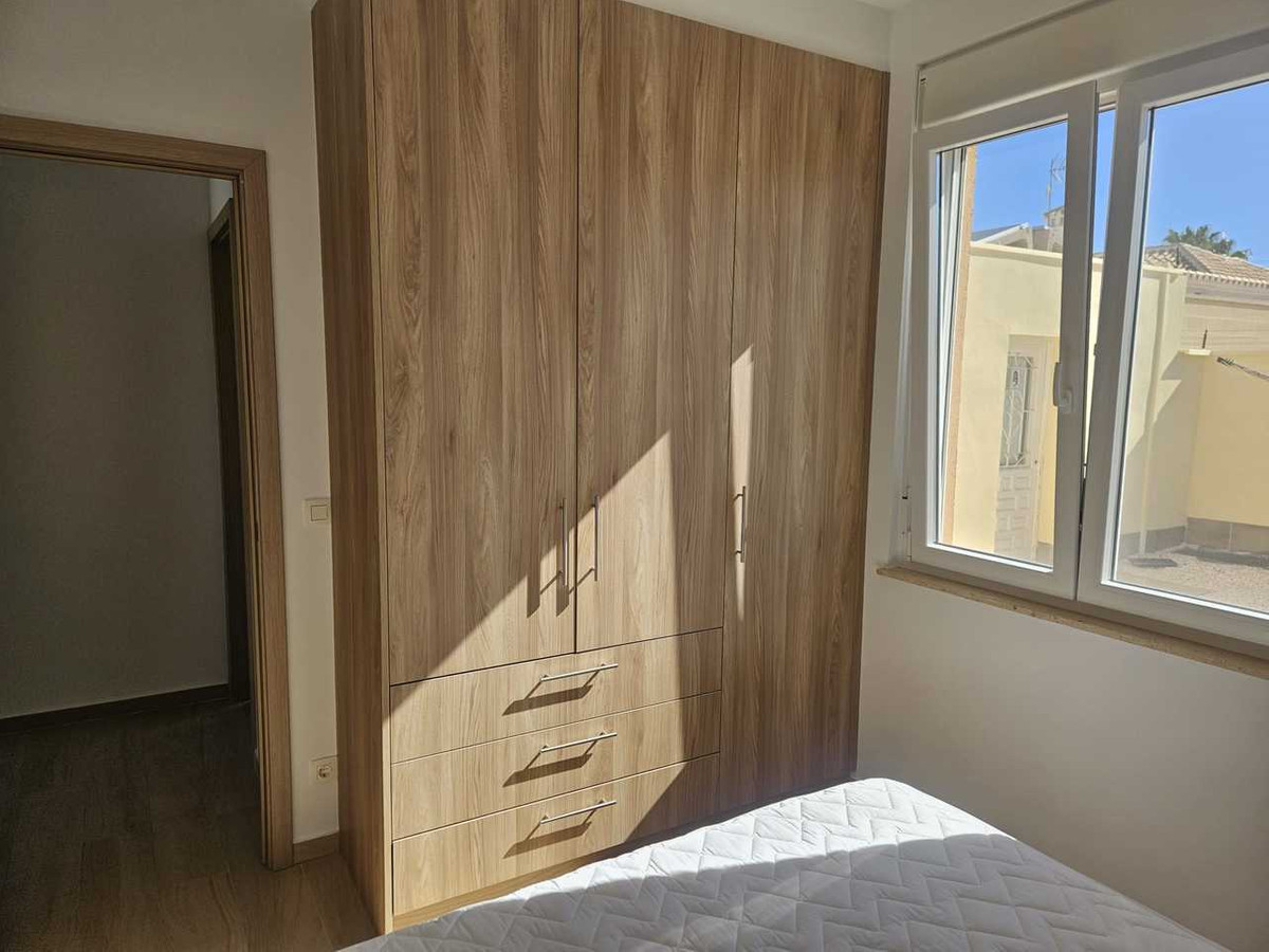 For sale - 4 Bedroom 2 Bathroom House - Detached Villa in Torrevieja - Torrevieja Centro  - Alicante