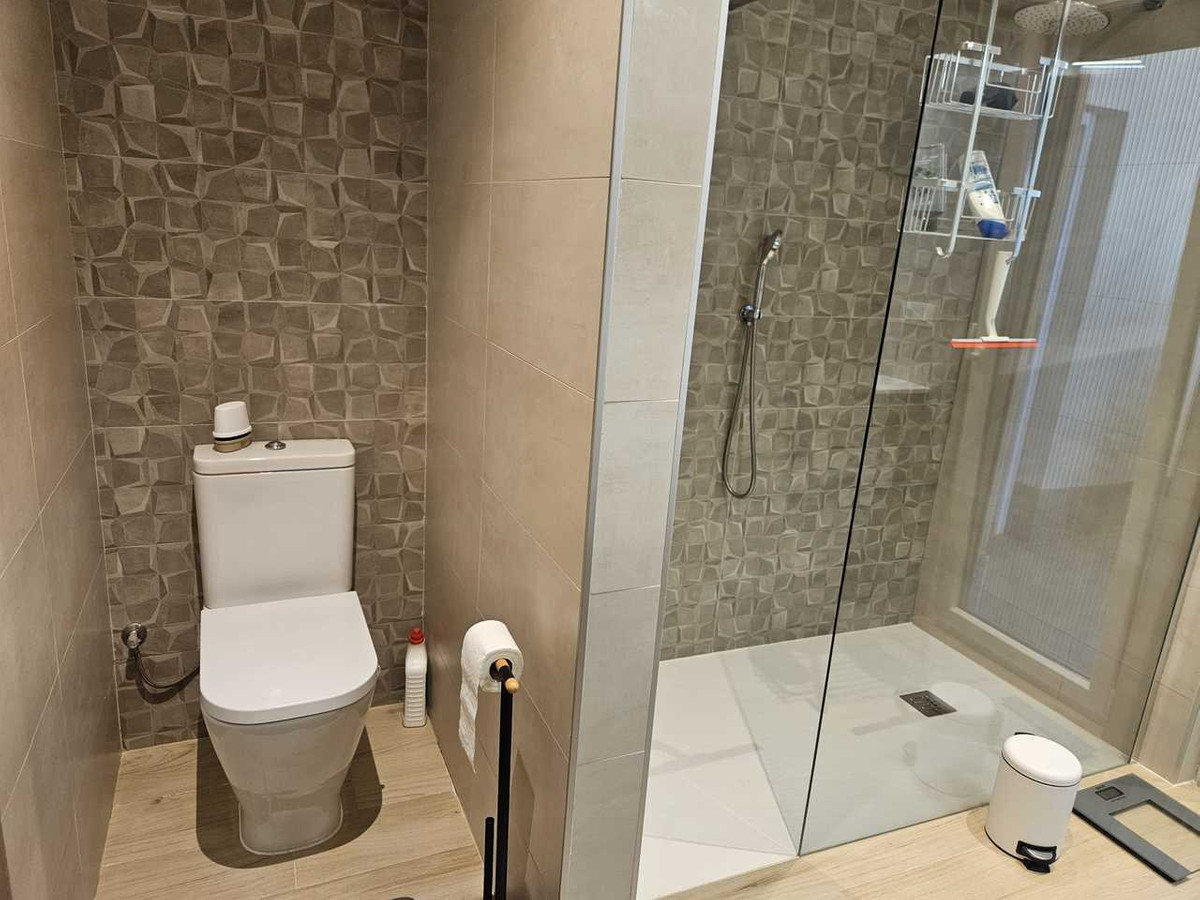 For sale - 4 Bedroom 2 Bathroom House - Detached Villa in Torrevieja - Torrevieja Centro  - Alicante