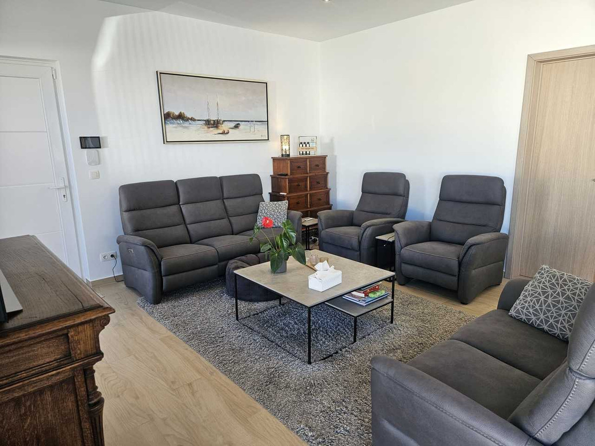 For sale - 4 Bedroom 2 Bathroom House - Detached Villa in Torrevieja - Torrevieja Centro  - Alicante