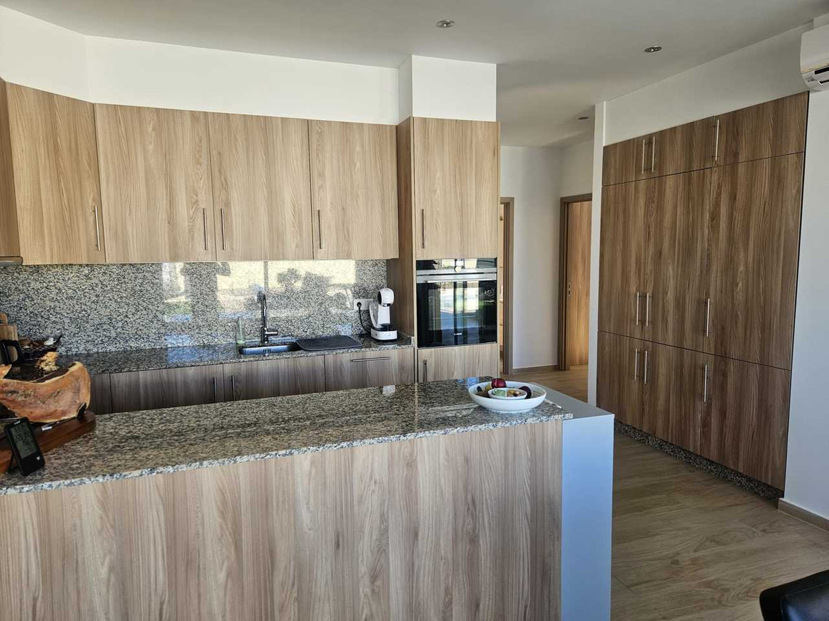 For sale - 4 Bedroom 2 Bathroom House - Detached Villa in Torrevieja - Torrevieja Centro  - Alicante