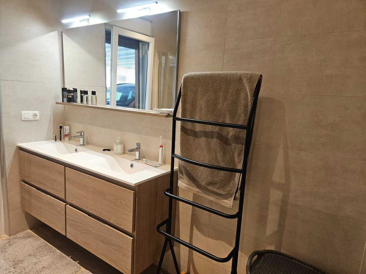 For sale - 4 Bedroom 2 Bathroom House - Detached Villa in Torrevieja - Torrevieja Centro  - Alicante