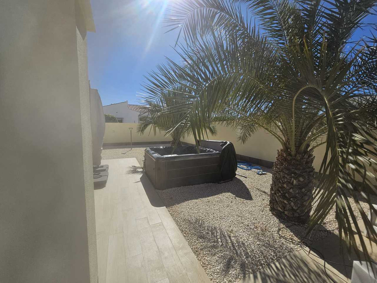 For sale - 4 Bedroom 2 Bathroom House - Detached Villa in Torrevieja - Torrevieja Centro  - Alicante