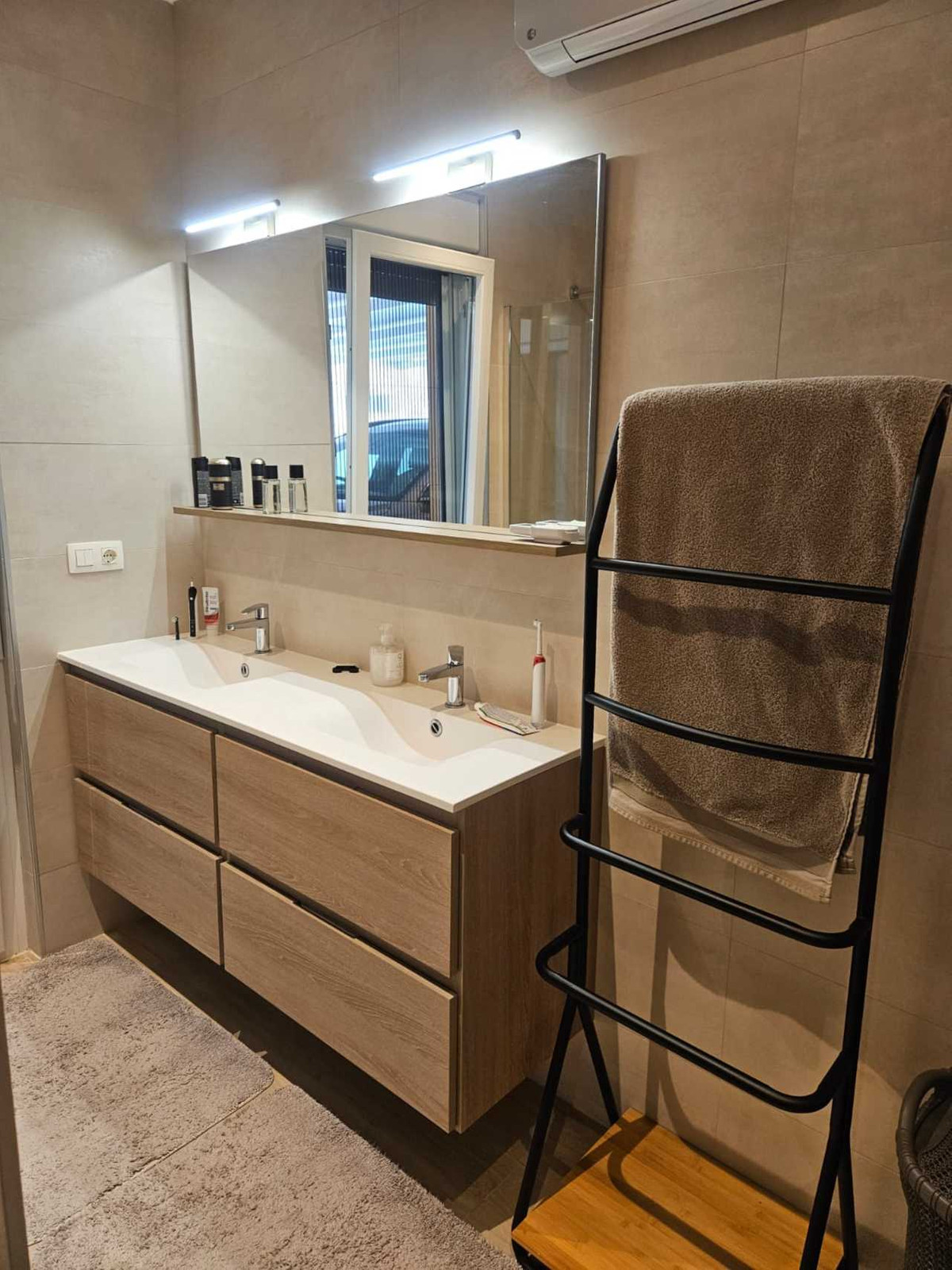 For sale - 4 Bedroom 2 Bathroom House - Detached Villa in Torrevieja - Torrevieja Centro  - Alicante