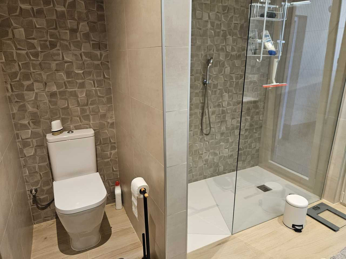 For sale - 4 Bedroom 2 Bathroom House - Detached Villa in Torrevieja - Torrevieja Centro  - Alicante