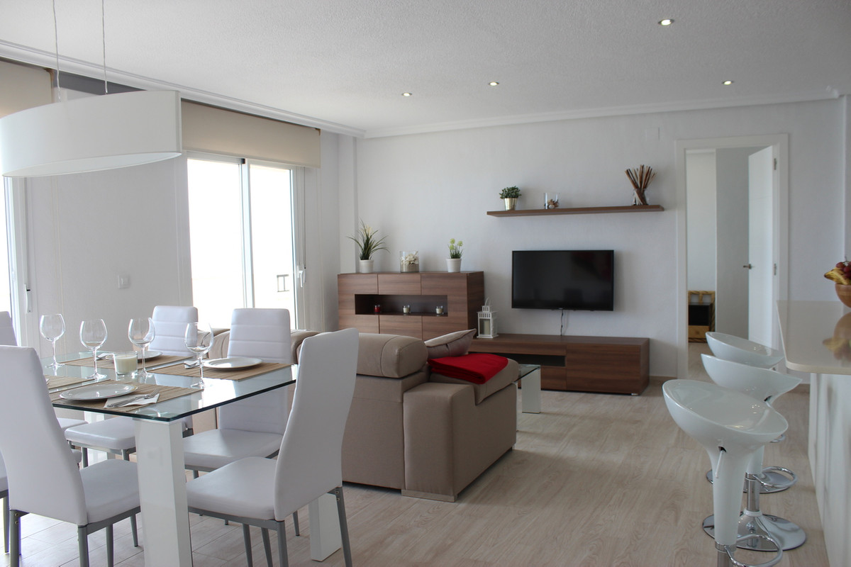 For sale - 3 Bedroom 2 Bathroom Apartment - Middle Floor Apartment in Orihuela - Mil Palmeras  - Alicante