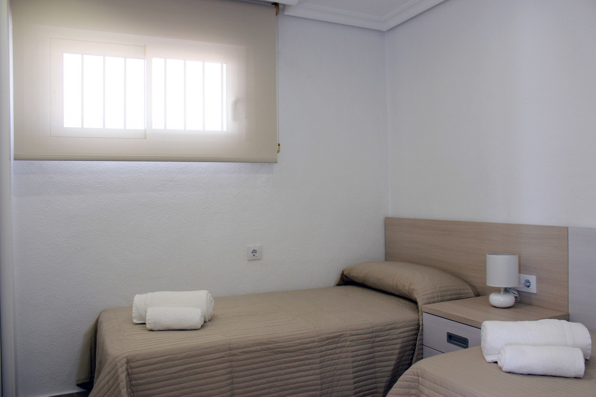 For sale - 3 Bedroom 2 Bathroom Apartment in Mil Palmeras - Mil Palmeras  - Alicante