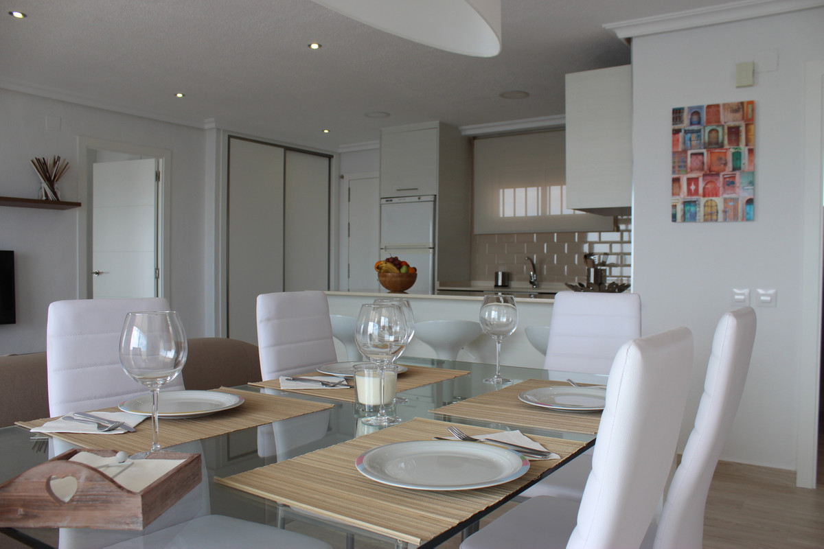 For sale - 3 Bedroom 2 Bathroom Apartment - Middle Floor Apartment in Orihuela - Mil Palmeras  - Alicante