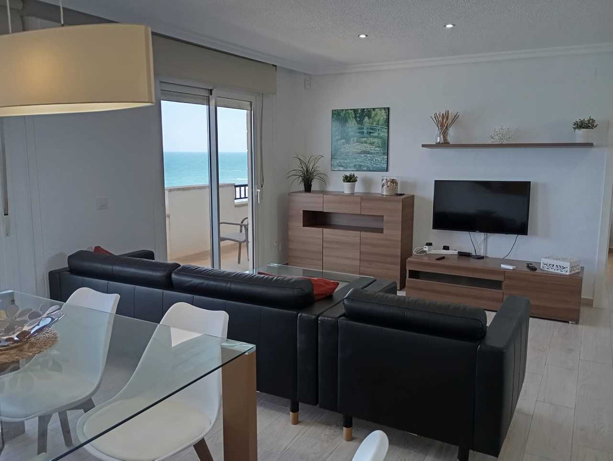 For sale - 3 Bedroom 2 Bathroom Apartment - Middle Floor Apartment in Orihuela - Mil Palmeras  - Alicante