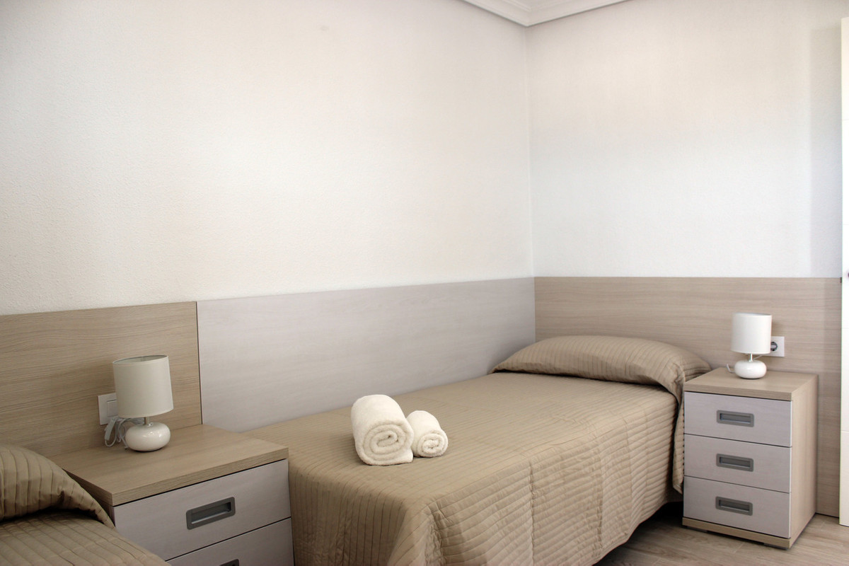 For sale - 3 Bedroom 2 Bathroom Apartment - Middle Floor Apartment in Orihuela - Mil Palmeras  - Alicante